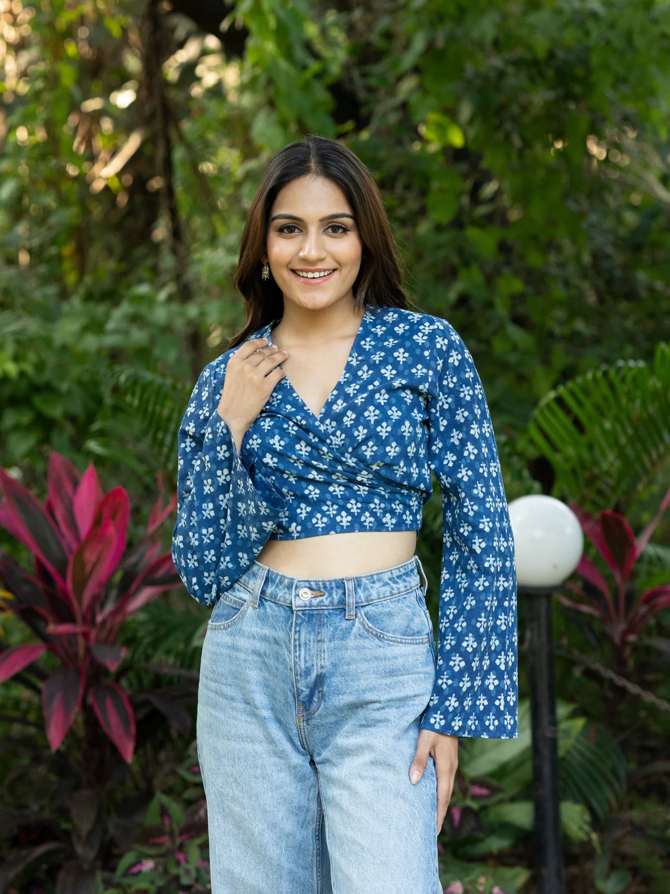 Women's Blue Casual Printed Regular Fit V-Neck Top