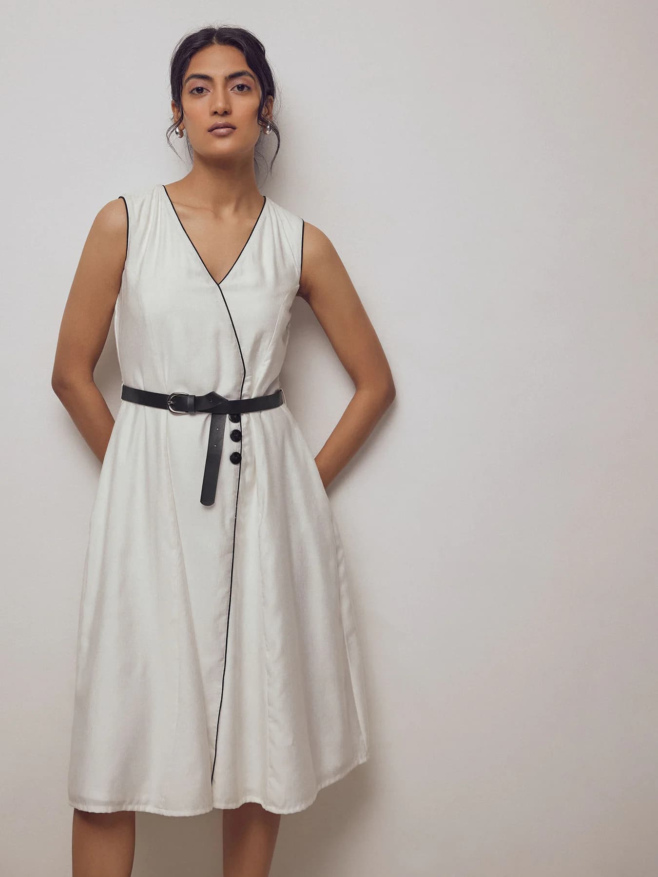 Women's White Casual Contrast Piping Dress