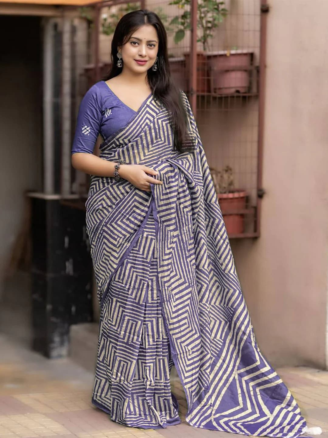 Women's Lavender Linen Cotton Saree with Digital Print and Unstitched Blouse Piece