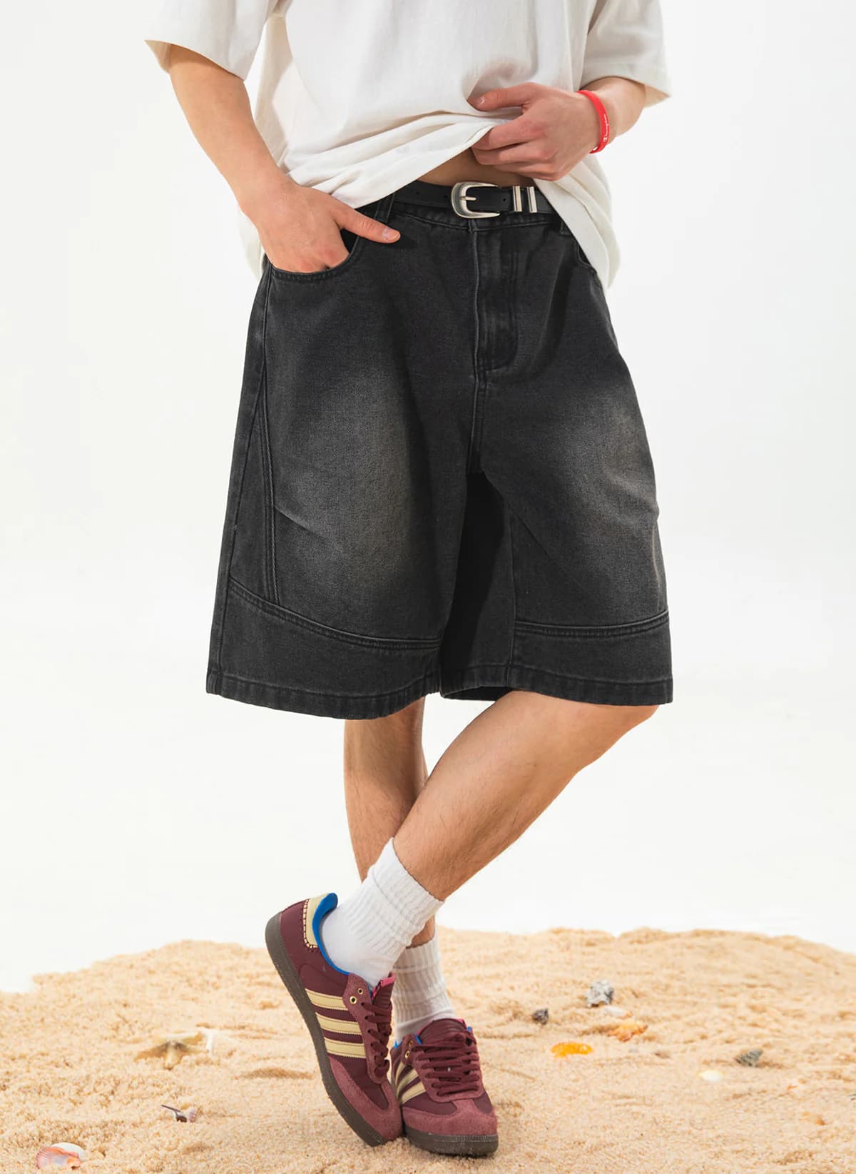 Men's Black Casual Solid Regular Fit Mid Rise Shorts