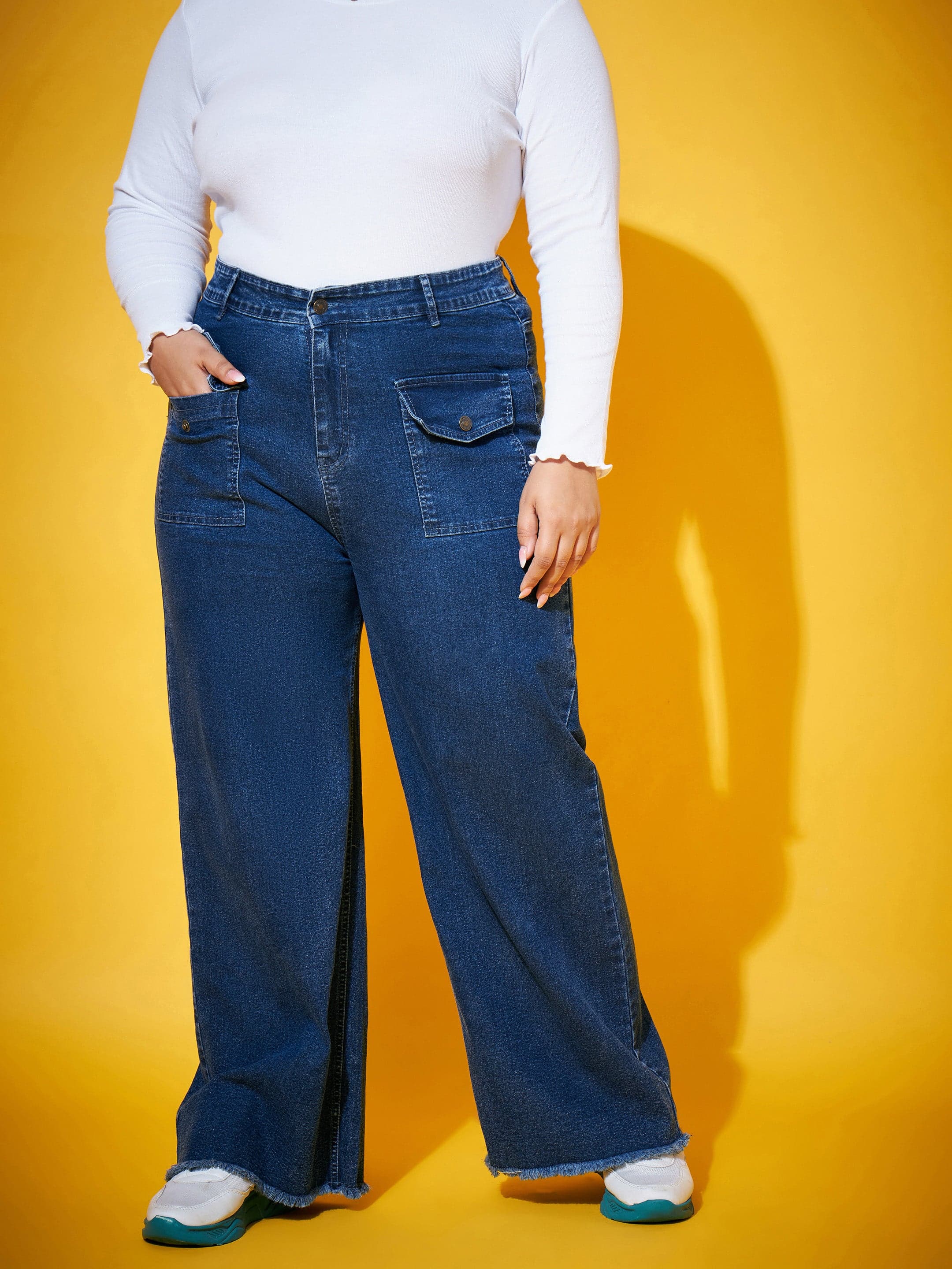 Women's Blue Casual Solid Light Fade Straight Fit Jeans