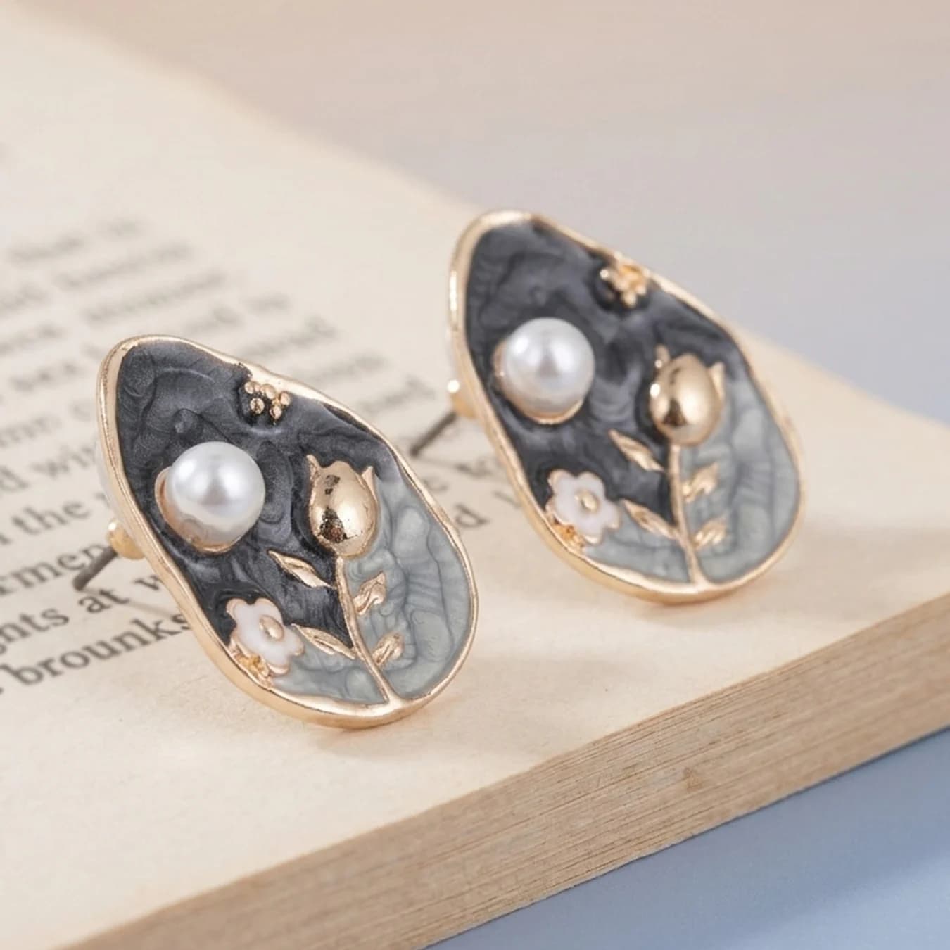 Women's Black Floral Pearl Stud Earrings