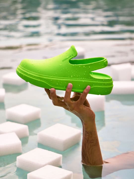 Women's Green Casual Flat Mesh Round Toe Clogs
